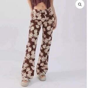 BDG 90’s Bootcut strawberry jeans